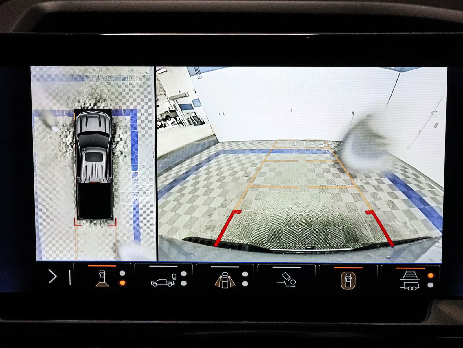 Certified 2025 Chevrolet Silverado 1500 High Country w/ Technology Package image 40