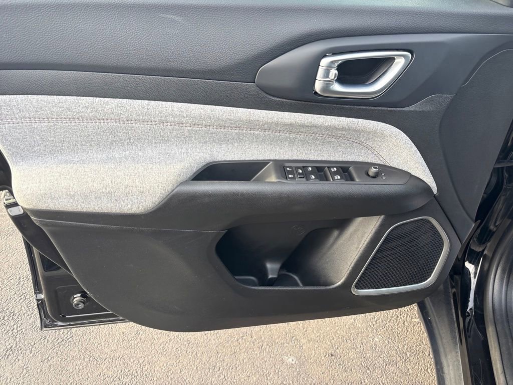 Certified 2023 Jeep Compass Latitude image 13