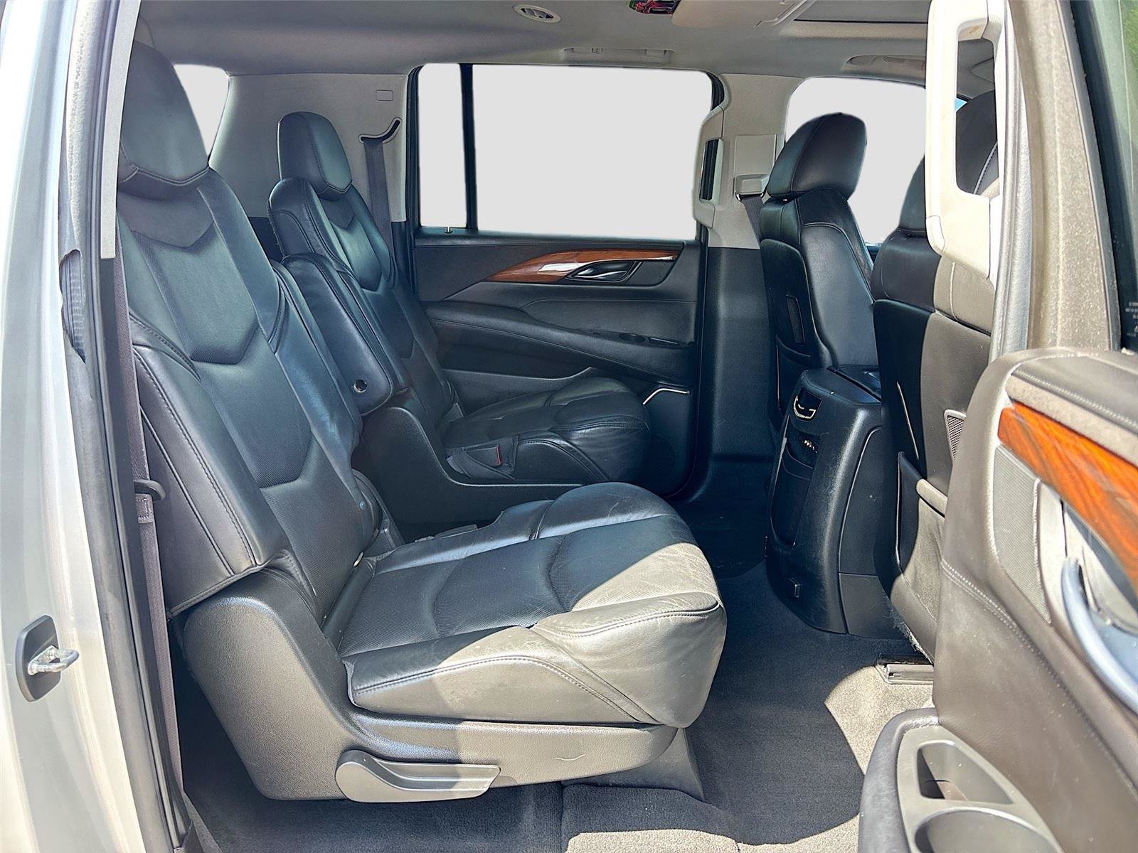 Used 2015 Cadillac Escalade ESV Luxury RWD image 29