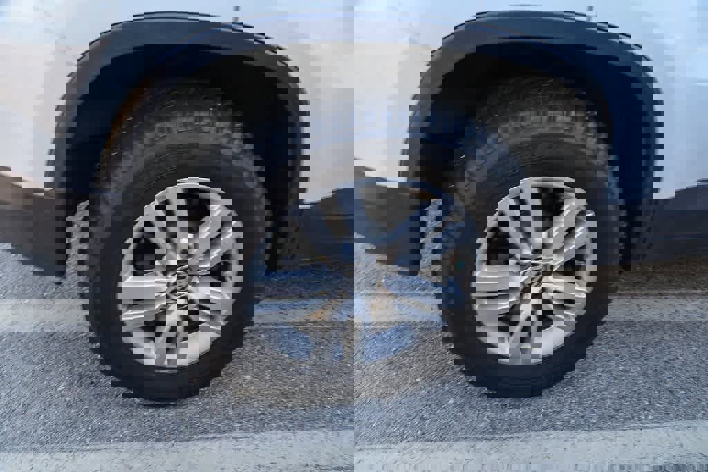 Used 2017 Volkswagen Tiguan S image 12