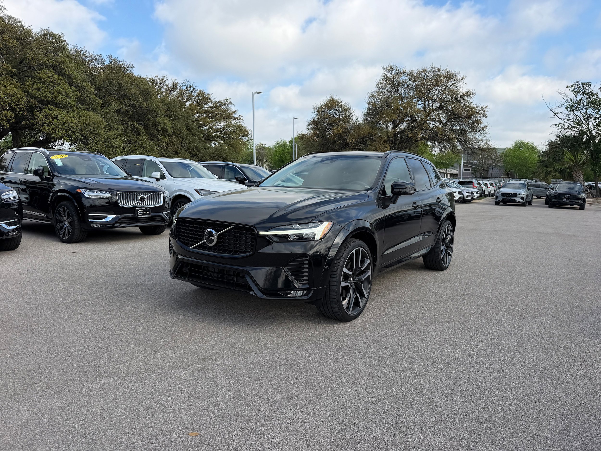 Certified 2024 Volvo XC60 B5 Ultimate image 2