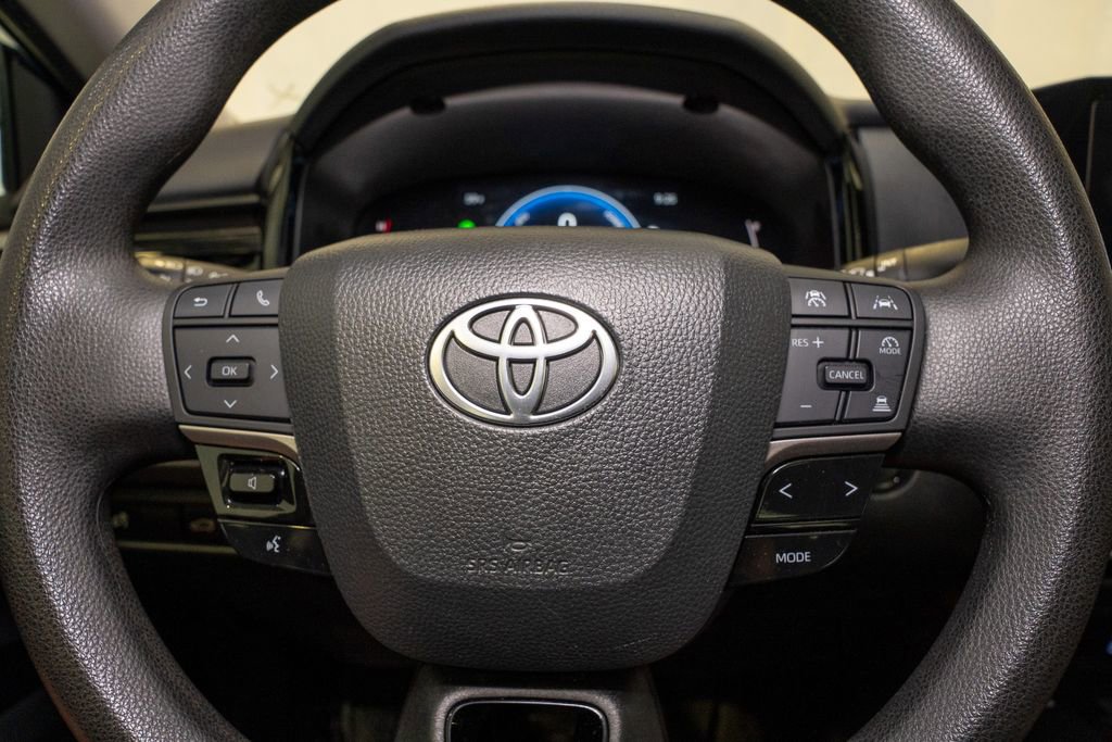 Used 2025 Toyota Camry LE FWD image 17