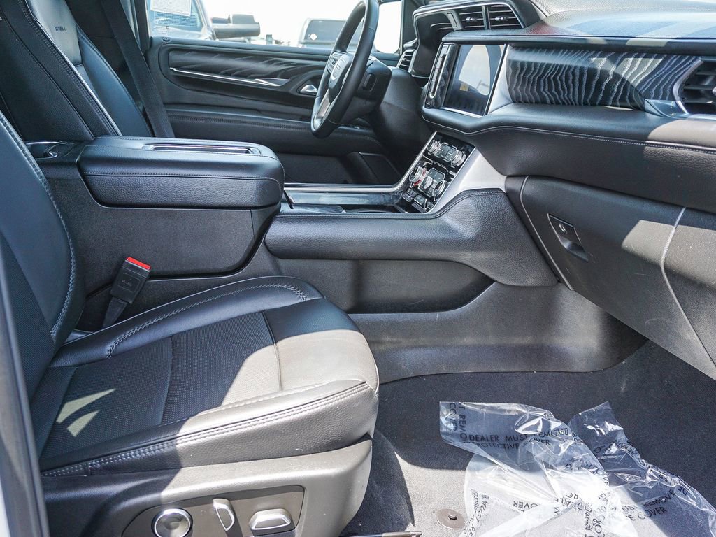 Used 2023 GMC Yukon XL Denali AWD/4WD image 12