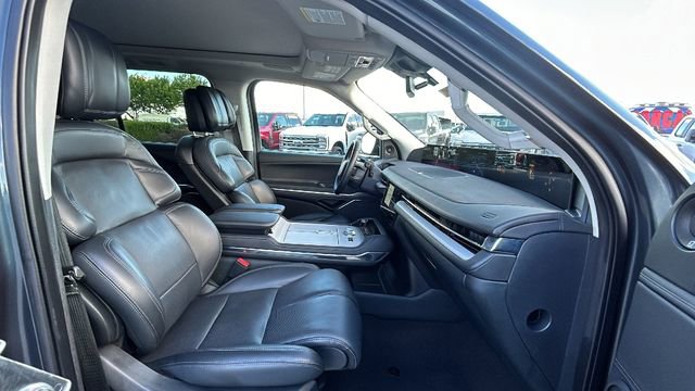 Used 2025 Lincoln Navigator Reserve image 12