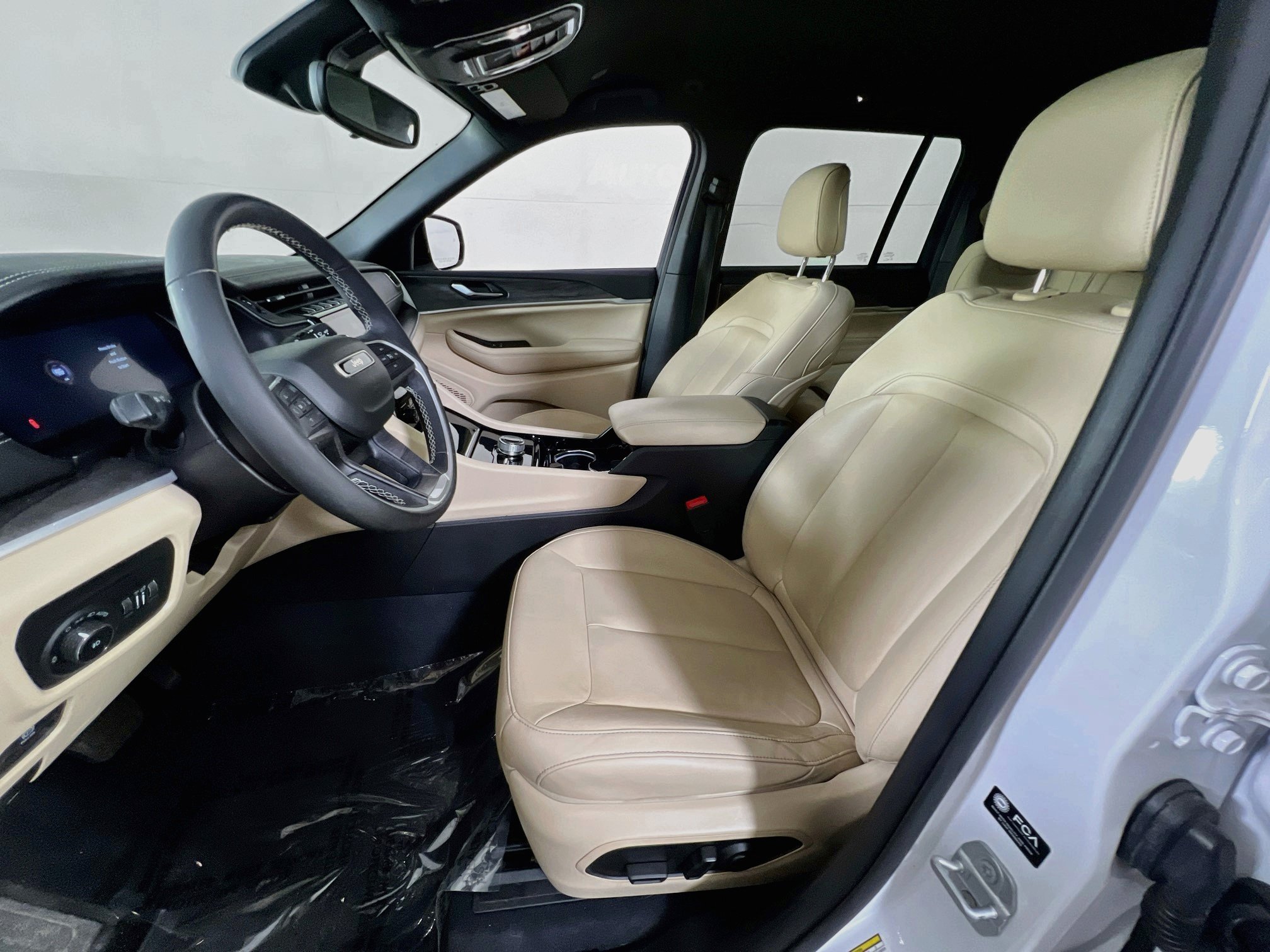 Used 2023 Jeep Grand Cherokee Limited AWD/4WD image 21