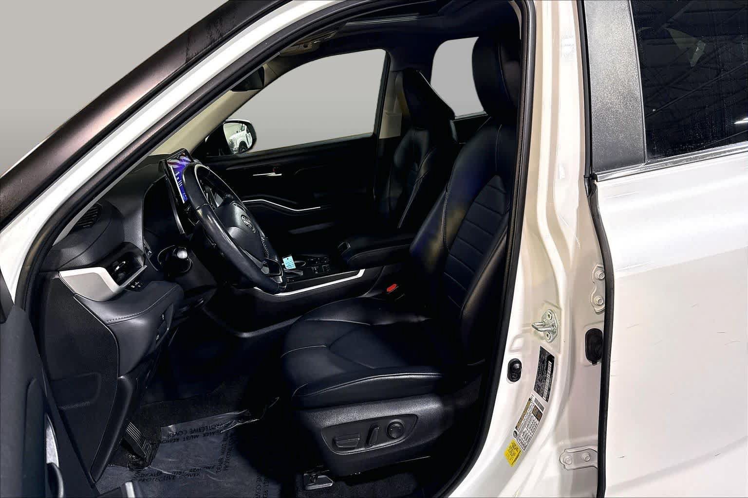 Used 2023 Toyota Highlander XLE AWD/4WD image 8