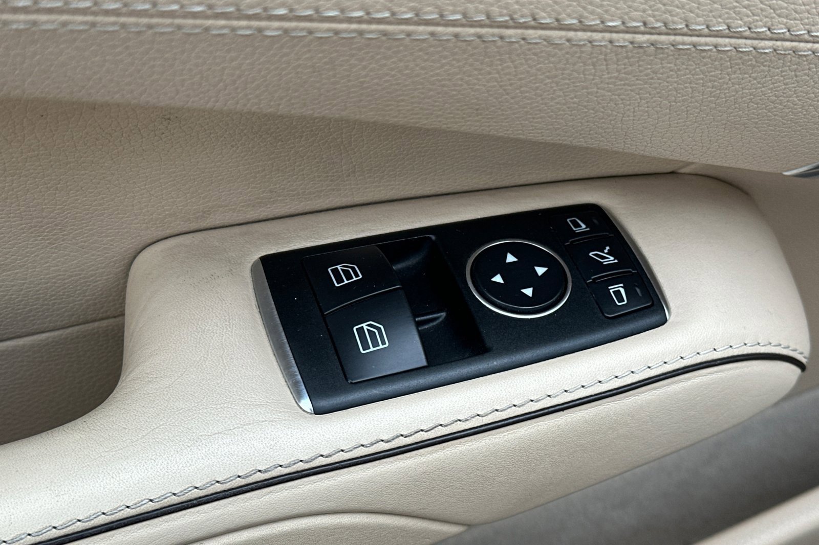 Used 2015 Mercedes-Benz SL 63 AMG image 11