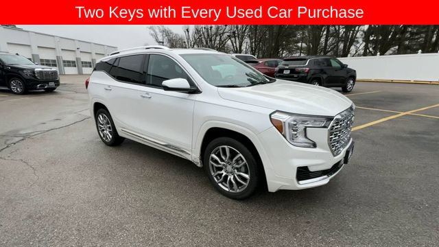Used 2024 GMC Terrain Denali image 2