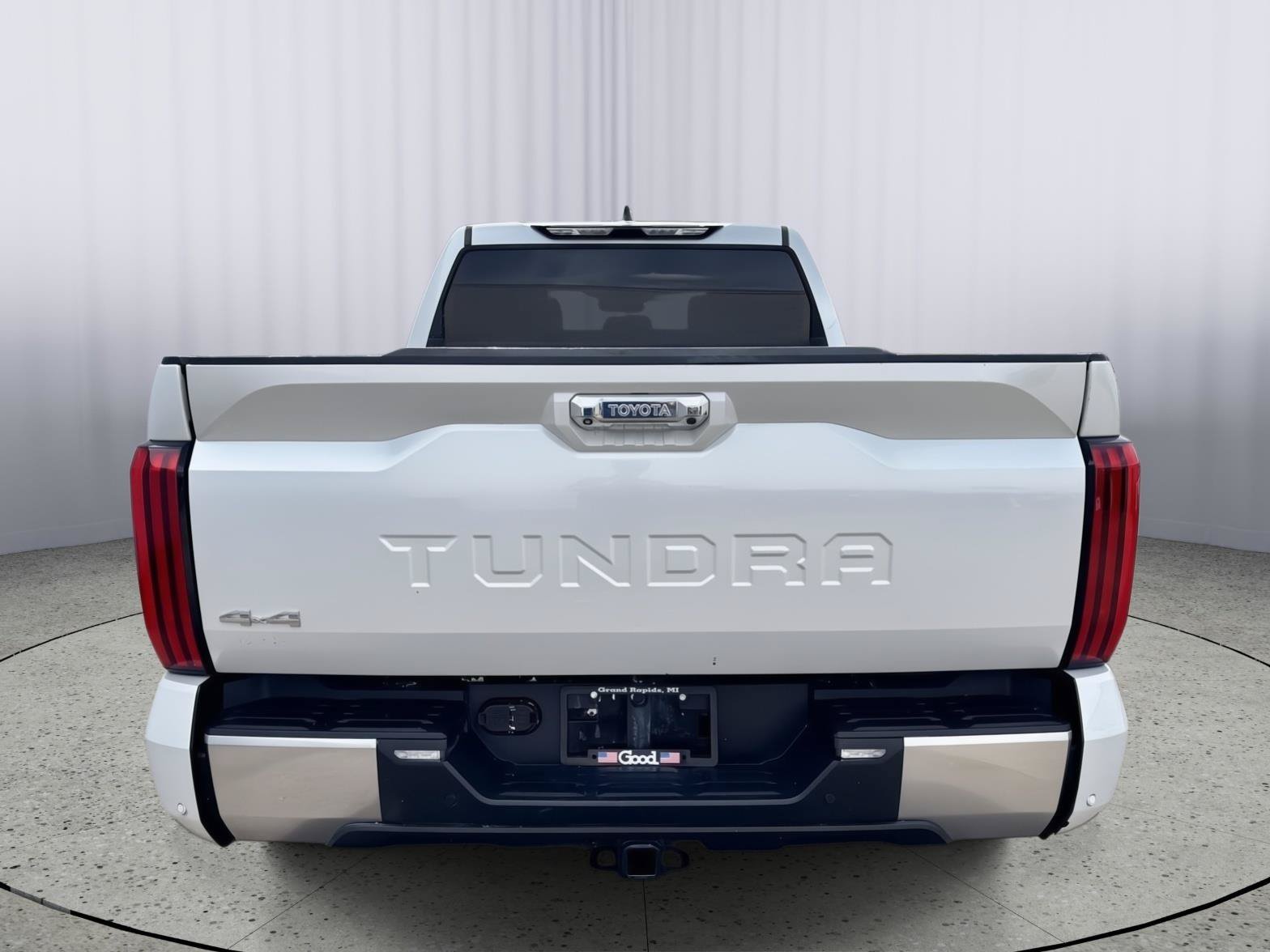 Used 2022 Toyota Tundra Limited w/ Power Package AWD/4WD image 5