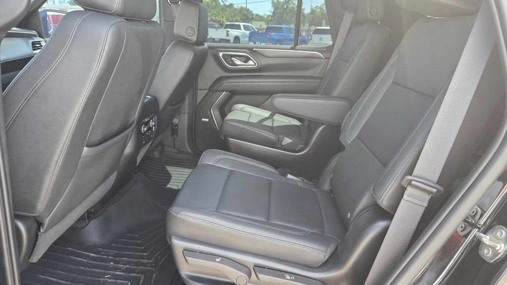 Used 2023 Chevrolet Tahoe Z71 w/ Luxury Package AWD/4WD image 17