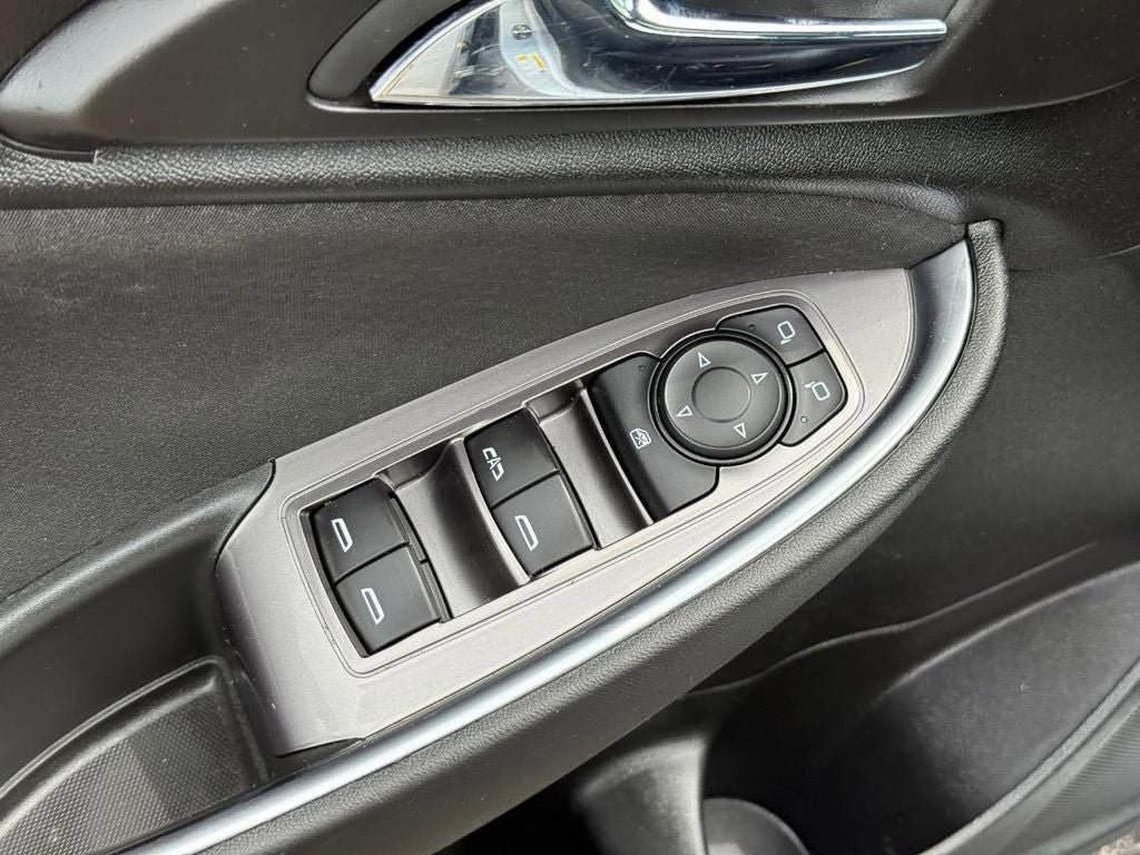 Used 2021 Chevrolet Malibu LT FWD image 15