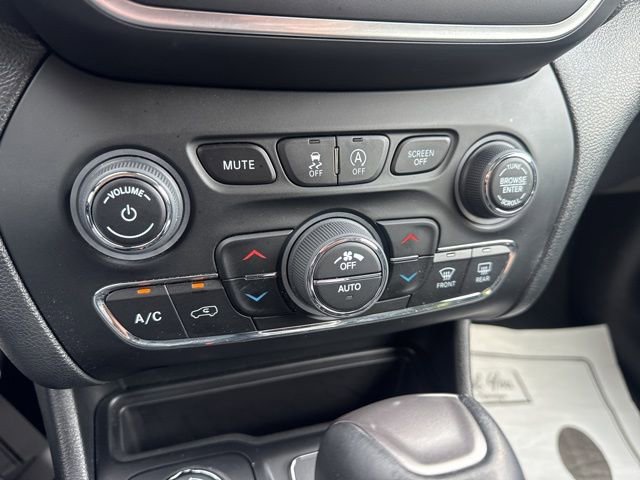 Used 2023 Jeep Cherokee Altitude Lux AWD/4WD image 22