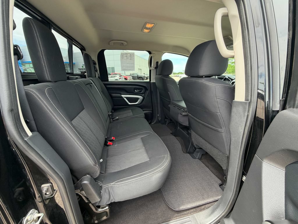 Used 2018 Nissan Titan SV AWD/4WD image 23