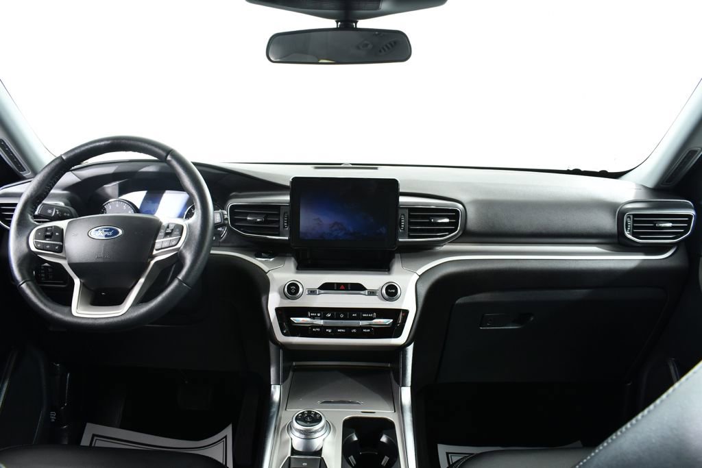 Used 2023 Ford Explorer XLT w/ Equipment Group 202A image 7