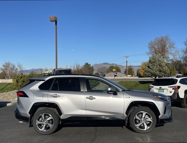 Used 2023 Toyota RAV4 SE image 2