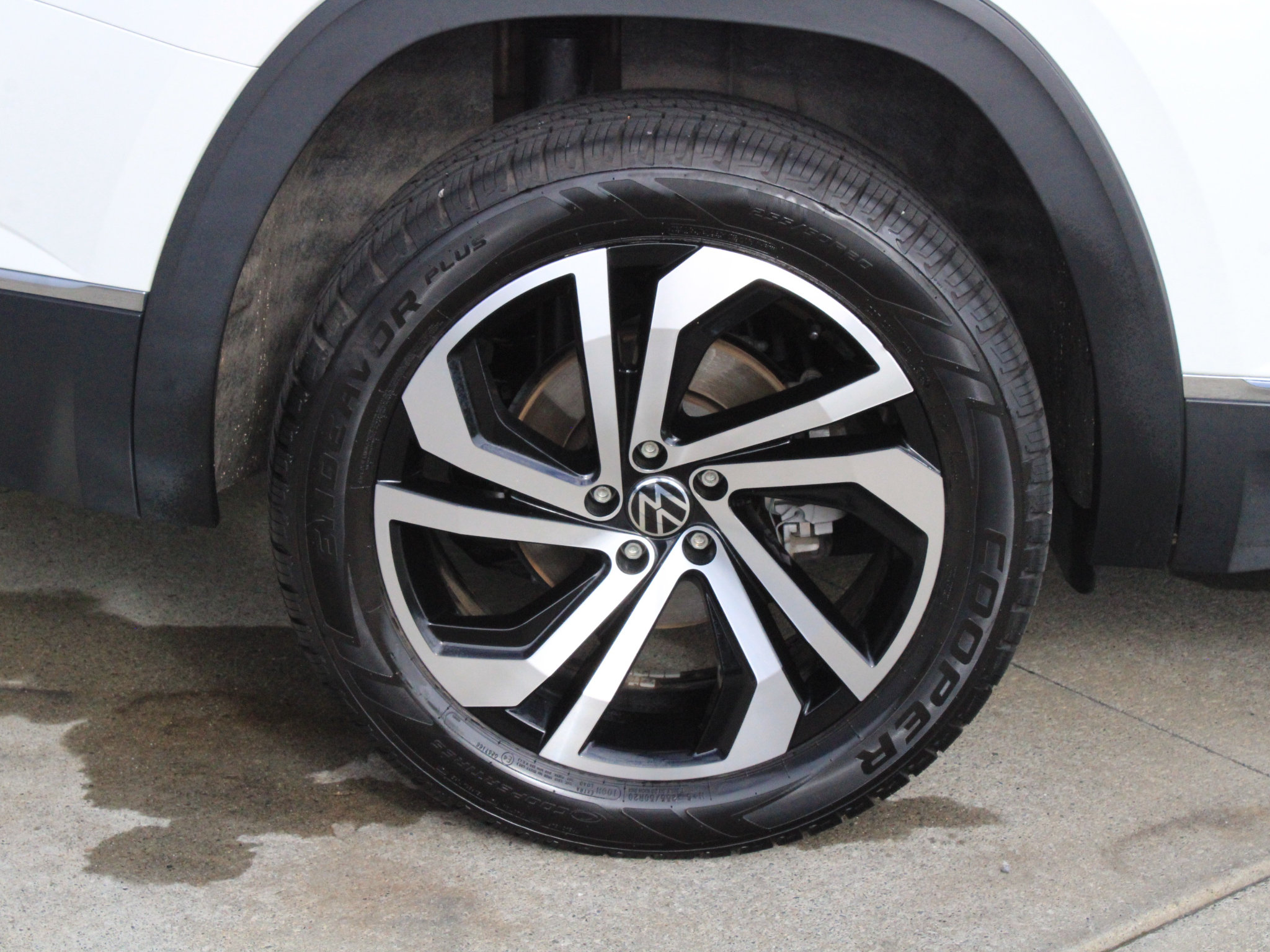 Used 2023 Volkswagen Atlas SEL AWD/4WD image 37