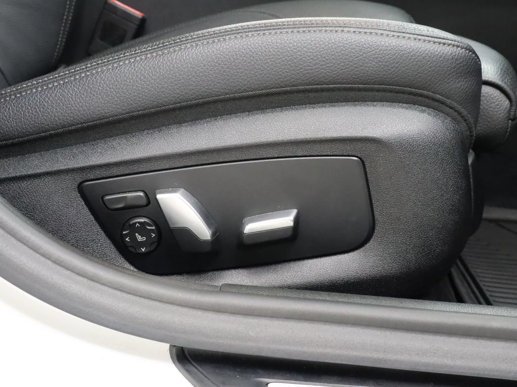 Used 2019 BMW 530i w/ Convenience Package RWD image 29