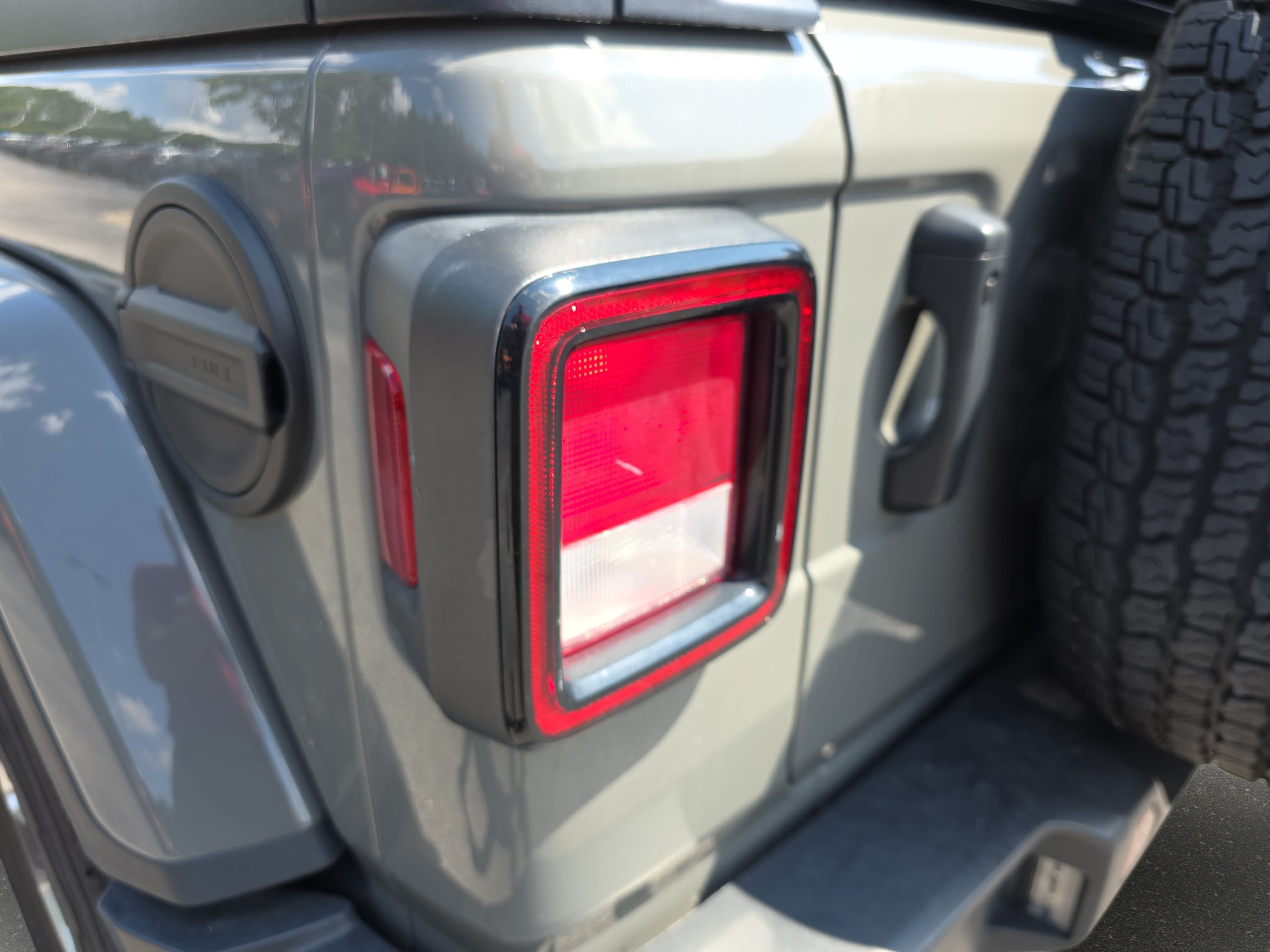 Used 2022 Jeep Wrangler Unlimited Sahara w/ Cold Weather Group AWD/4WD image 30
