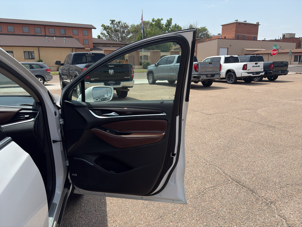 Used 2019 Buick Enclave Avenir w/ Avenir Technology Package AWD/4WD image 13
