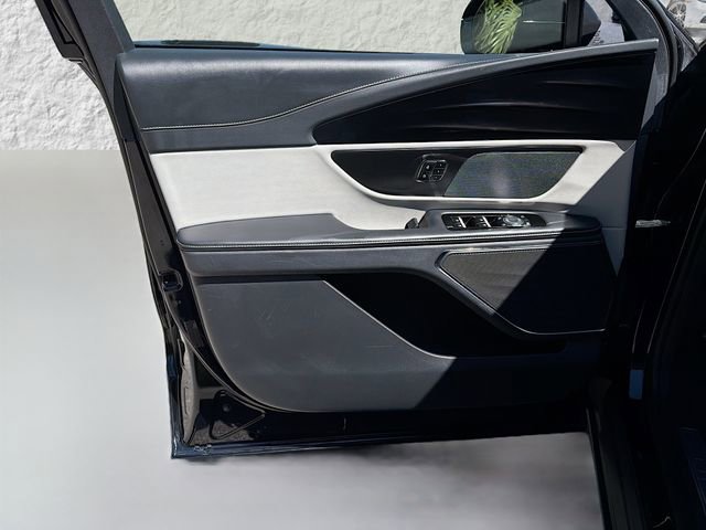 Used 2024 Lincoln Nautilus Reserve image 21