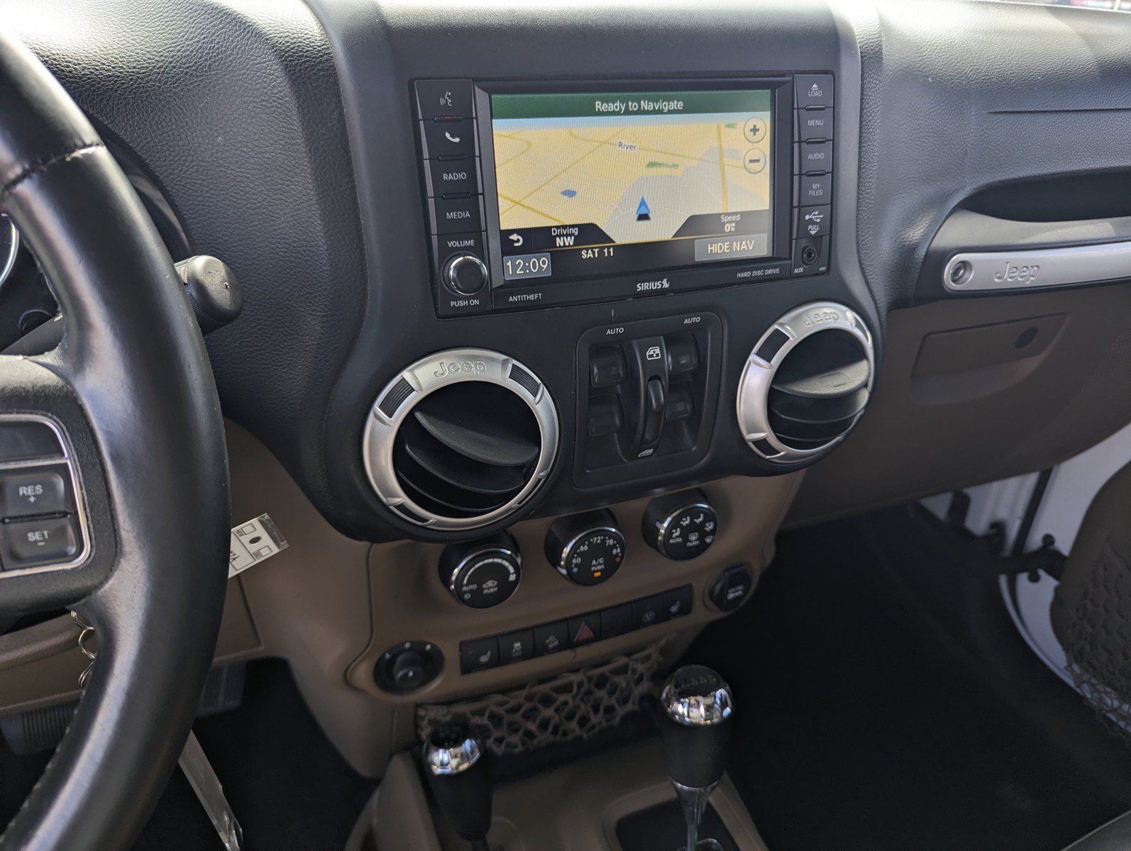 Used 2014 Jeep Wrangler Unlimited Rubicon w/ Connectivity Group AWD/4WD image 12