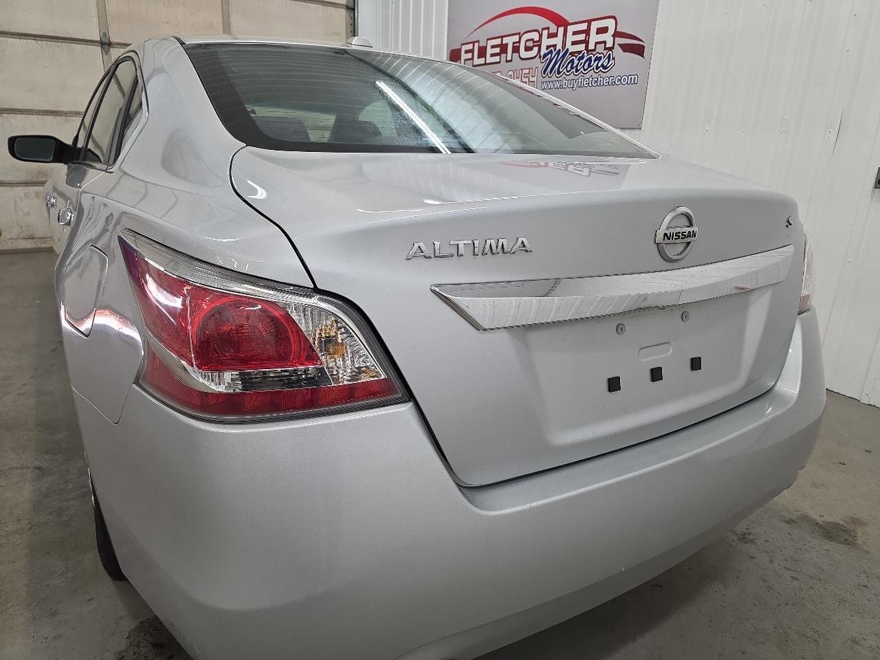 Used 2015 Nissan Altima 2.5 S w/ Power Driver Seat Package FWD image 11