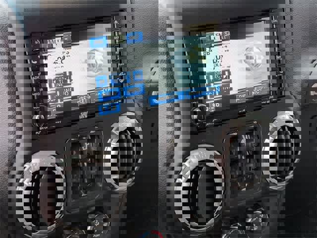 Used 2016 Jeep Wrangler Unlimited Sahara w/ Connectivity Group image 28