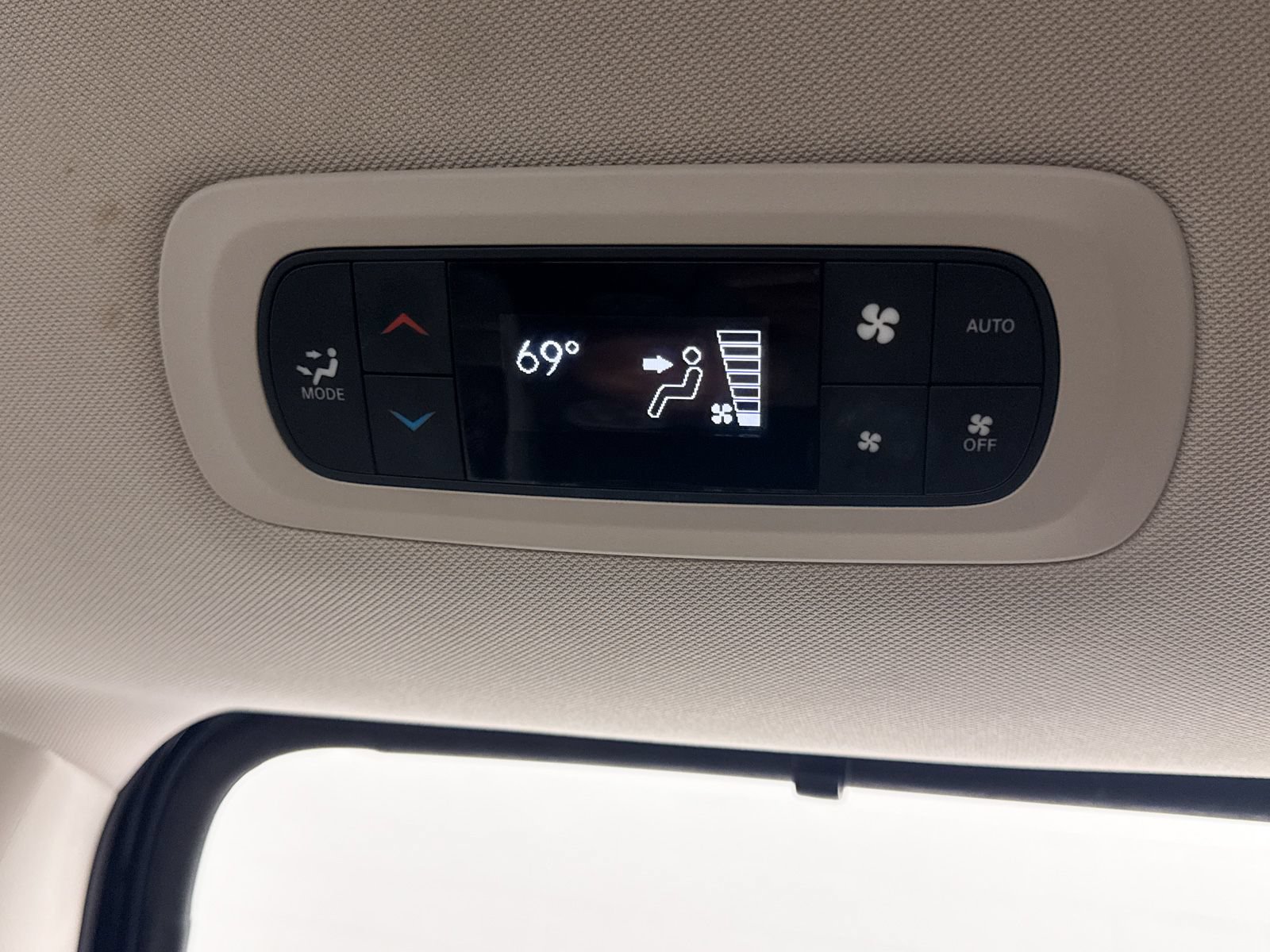 Used 2018 Chrysler Pacifica Touring-L Plus w/ Advanced Safetytec Group FWD image 32