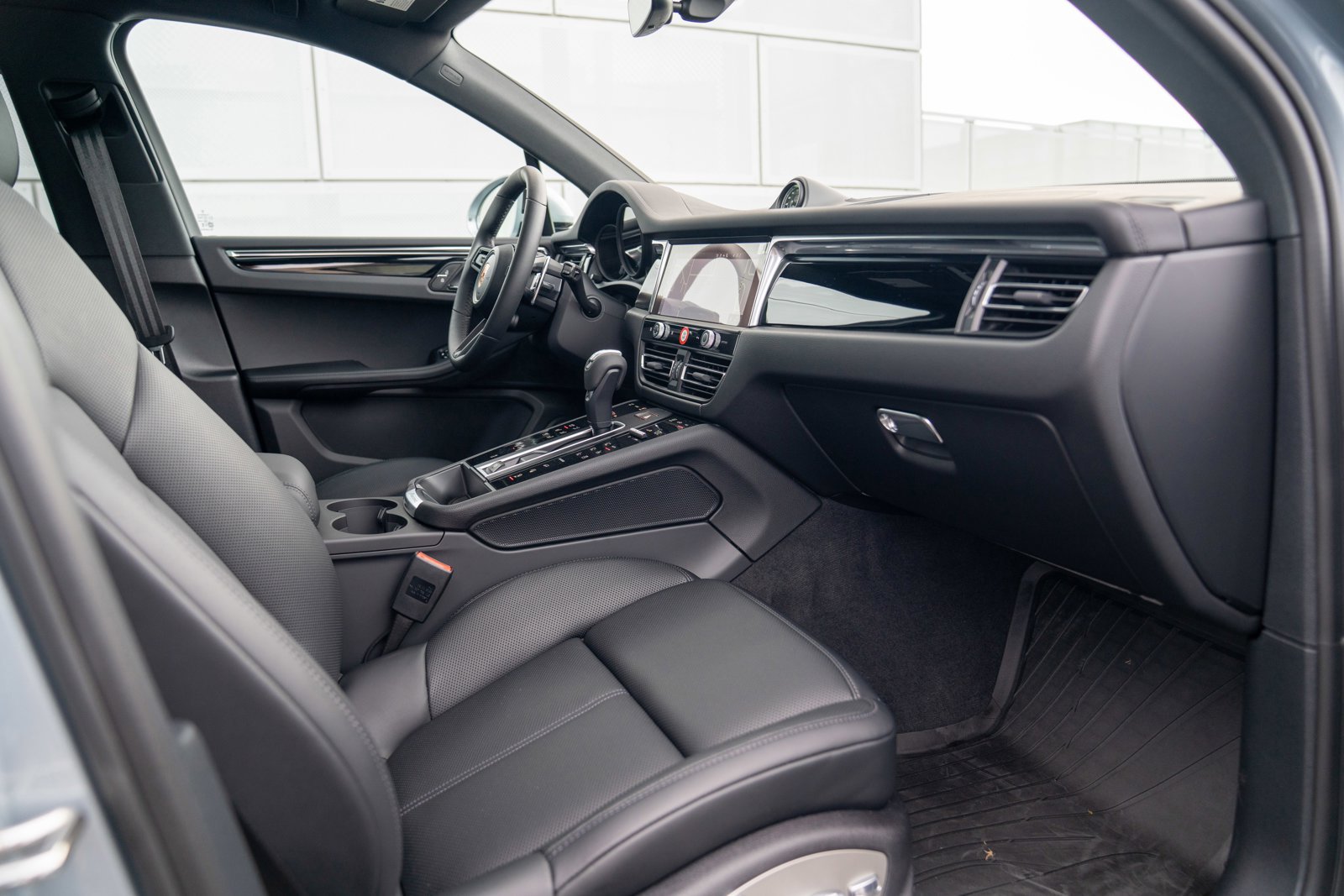 New 2026 Porsche Macan Turbo AWD/4WD image 26