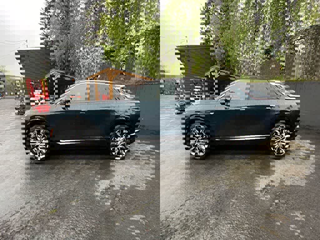 Certified 2025 Cadillac Lyriq Luxury image 3