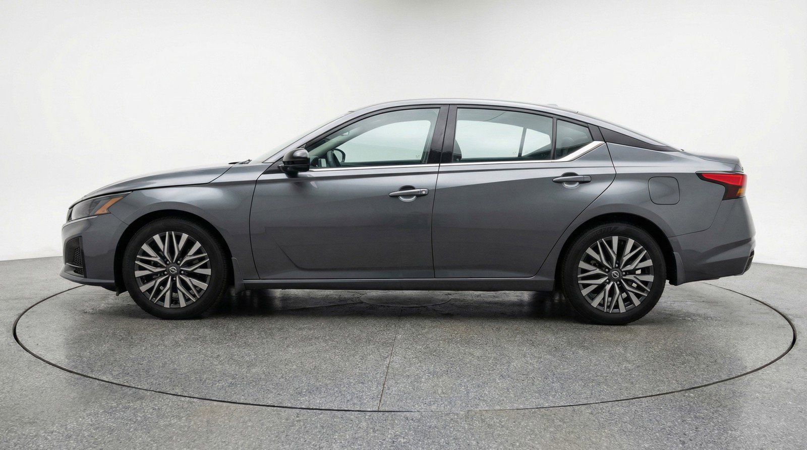 Used 2025 Nissan Altima 2.5 SV image 5