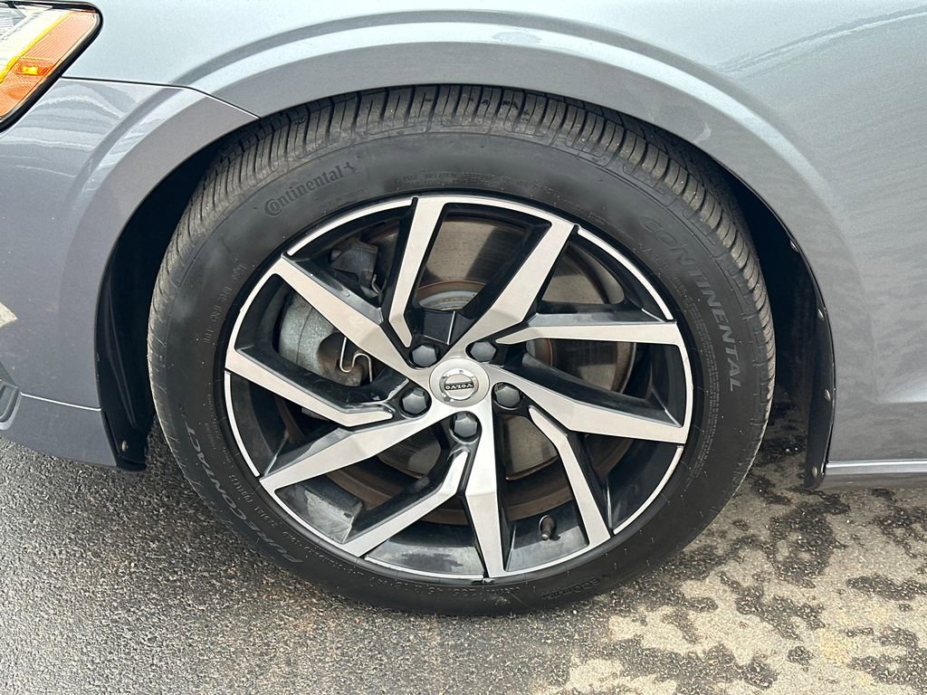 Used 2019 Volvo S60 T6 Momentum w/ Premium Package image 11
