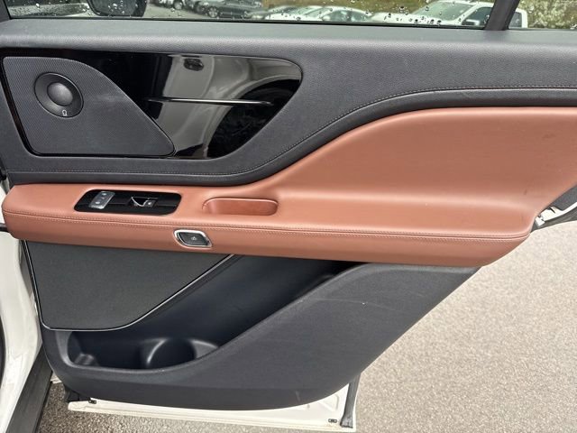 Used 2025 Lincoln Aviator Reserve w/ Jet Appearance Package image 11
