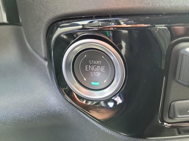 Certified 2025 GMC Sierra 1500 SLT image 30