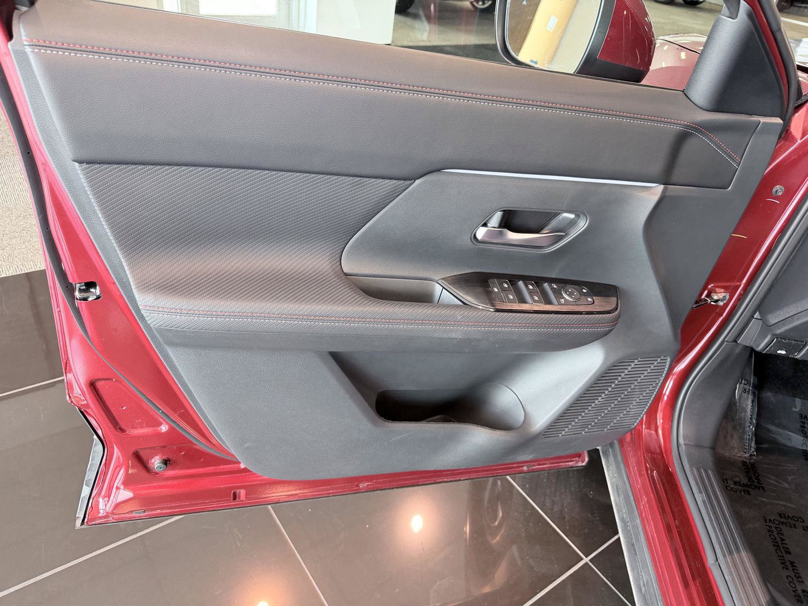 Used 2025 Nissan Kicks SR AWD/4WD image 32