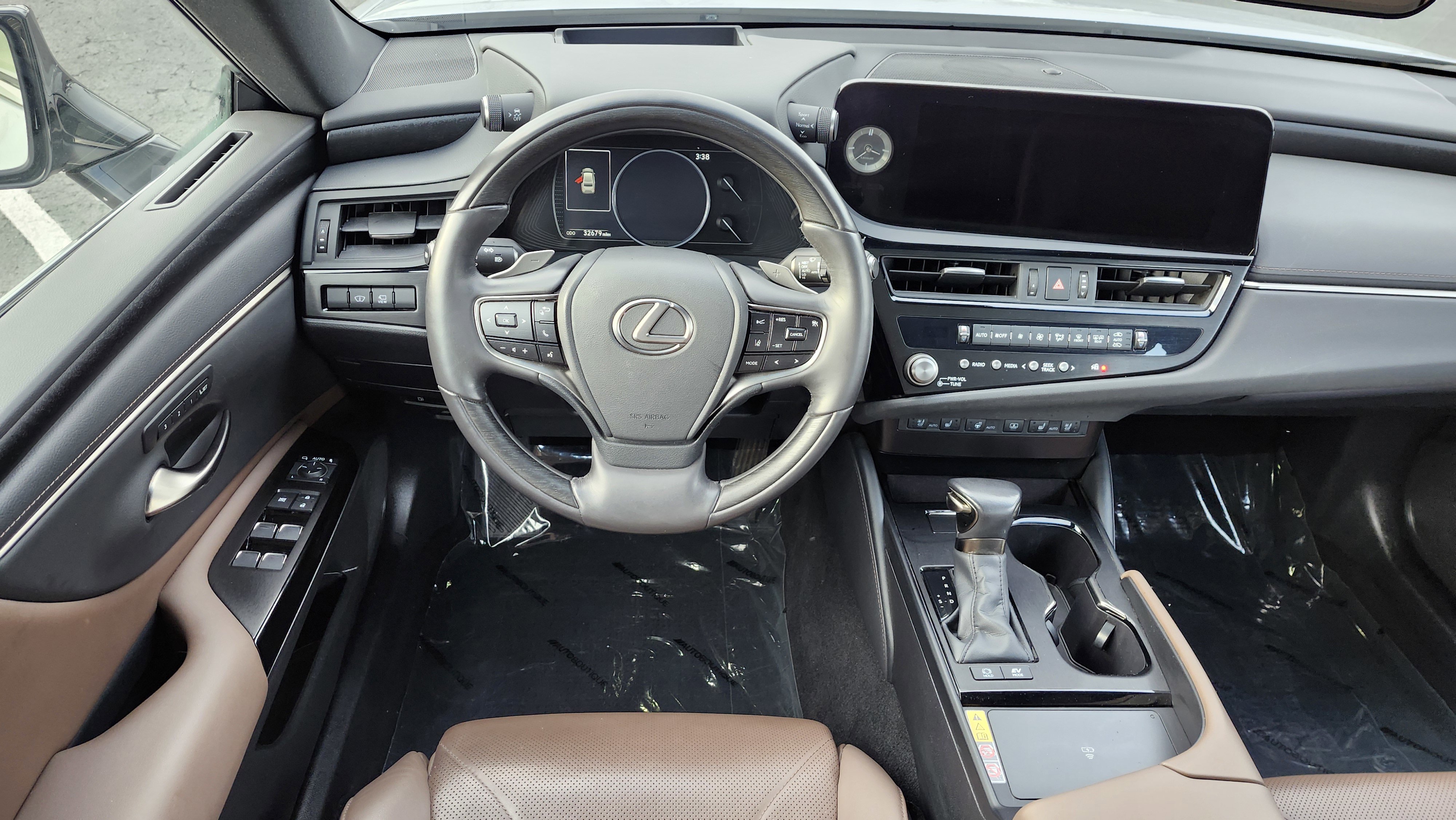 Used 2023 Lexus ES 300h w/ Luxury Package image 31