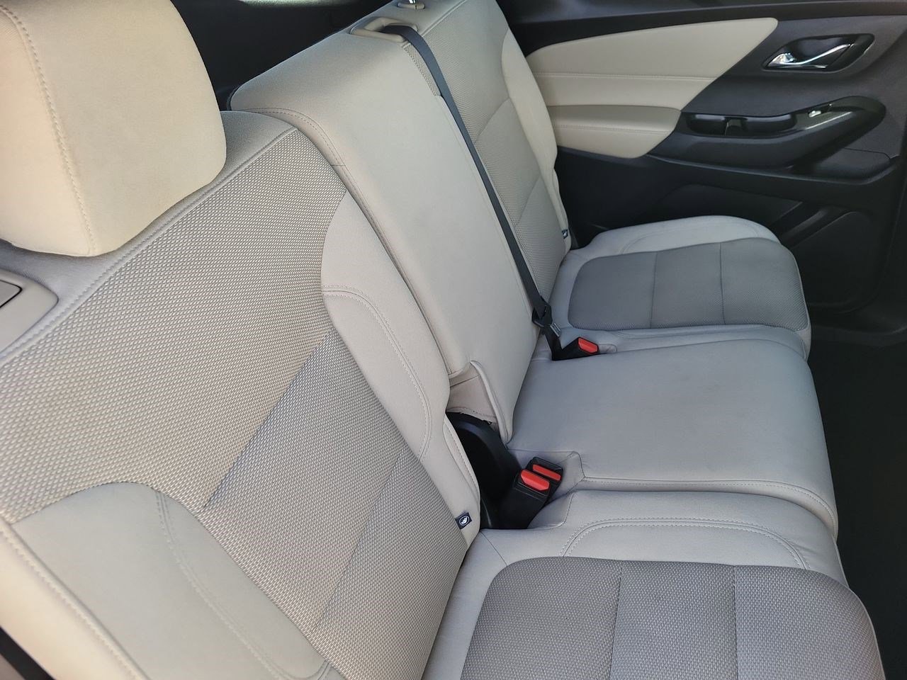 Used 2023 Chevrolet Traverse LS image 31