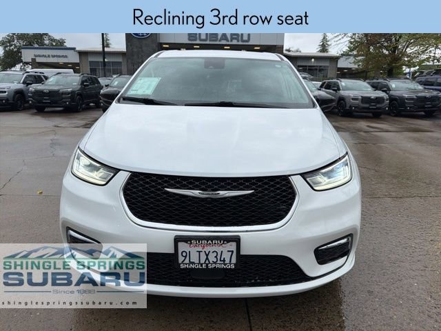 Used 2024 Chrysler Pacifica Touring-L FWD image 9