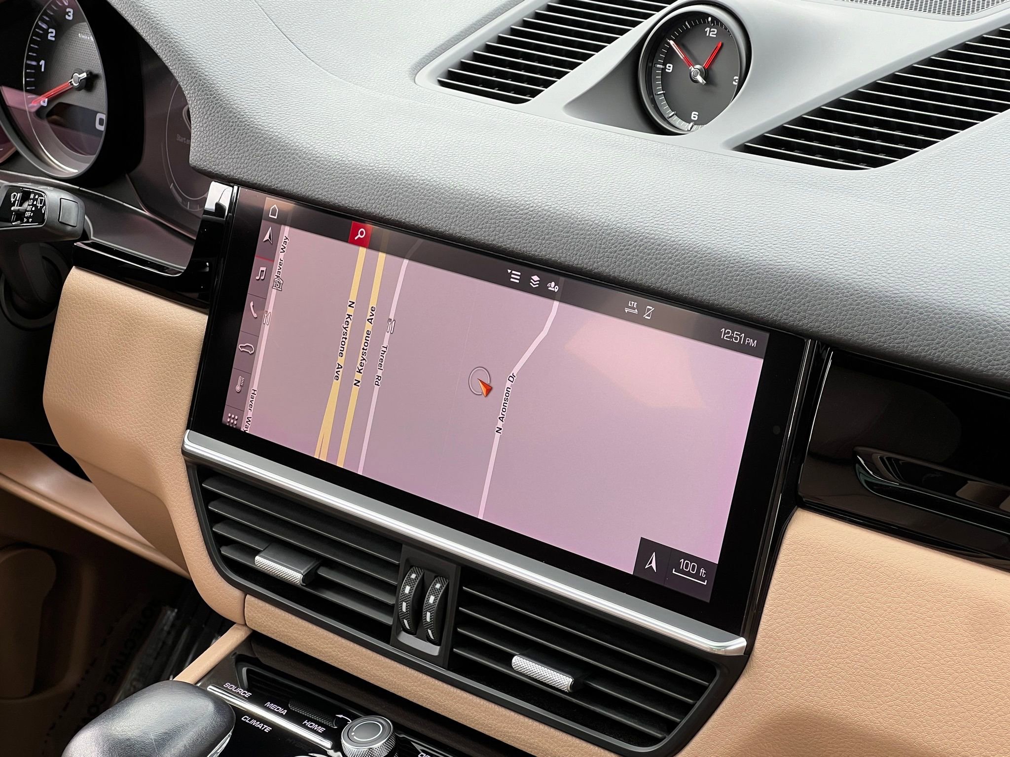 Used 2021 Porsche Cayenne S image 34