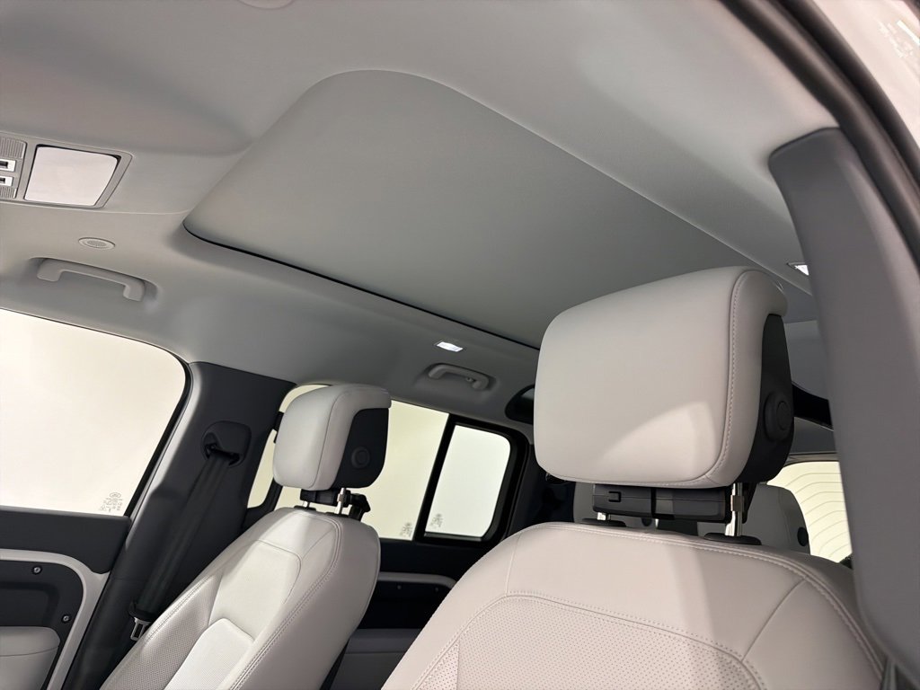 New 2026 Land Rover Defender 110 X-Dynamic SE image 19