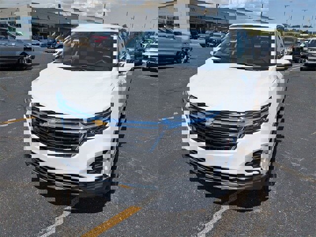 Used 2023 Chevrolet Equinox LT image 3