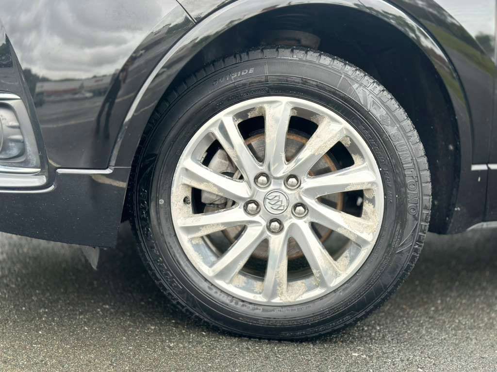 Used 2020 Buick Envision Essence AWD/4WD image 2