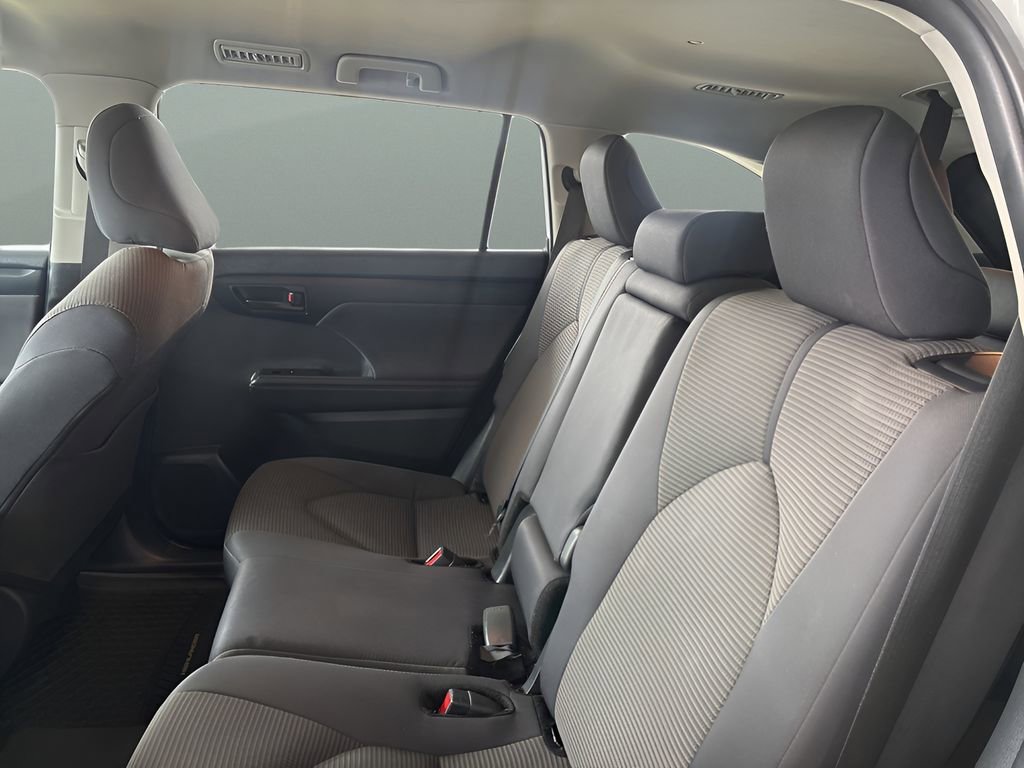 Used 2024 Toyota Highlander LE image 22