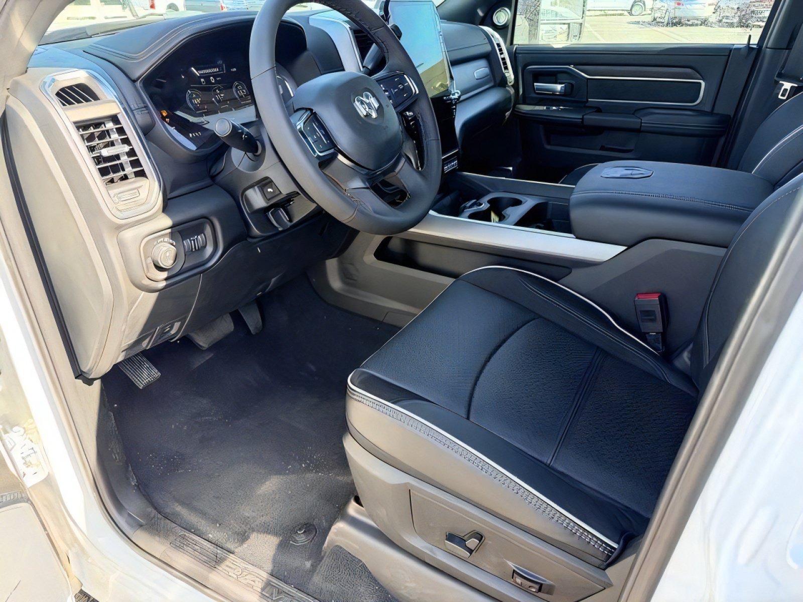 New 2026 RAM 2500 Laramie AWD/4WD image 14