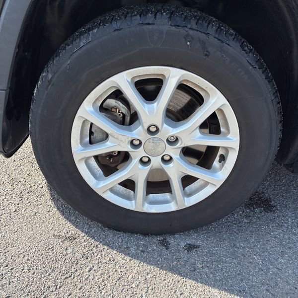 Used 2018 Jeep Cherokee Latitude w/ Cold Weather Group image 23