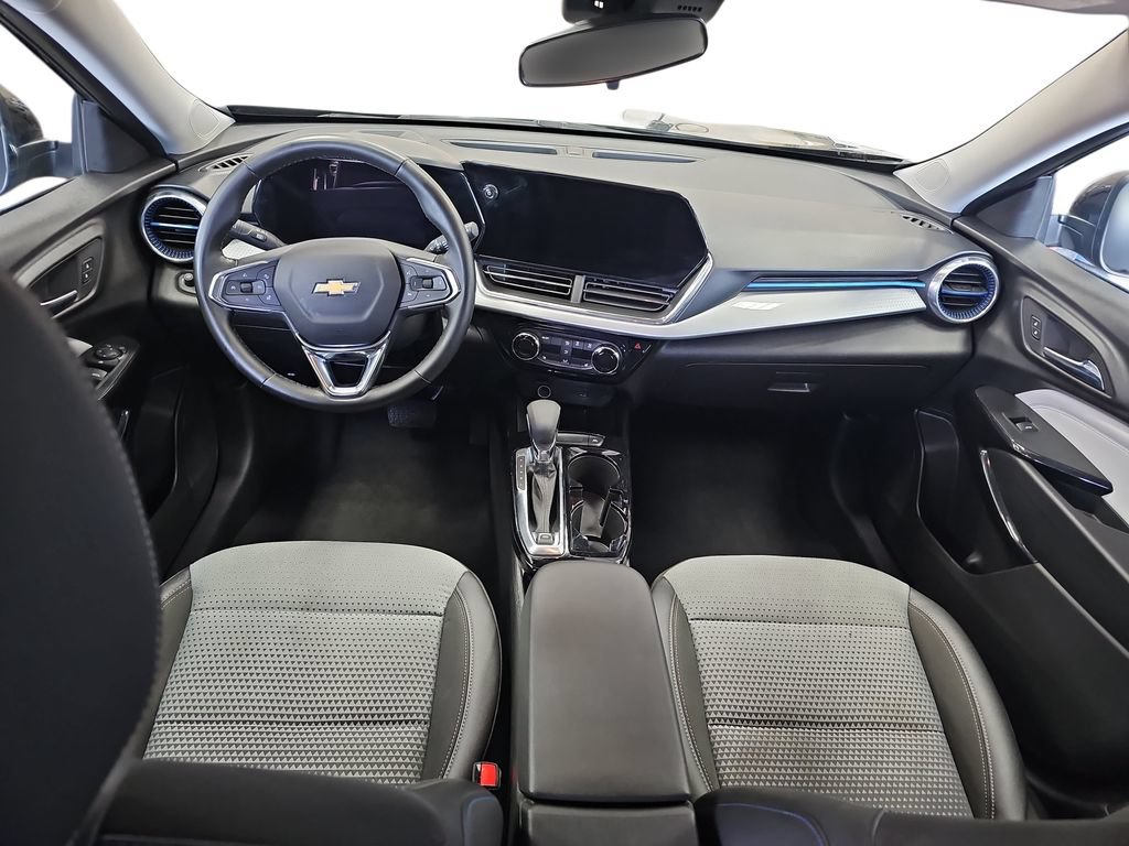 Used 2025 Chevrolet Trax LT w/ LT Convenience Package FWD image 9