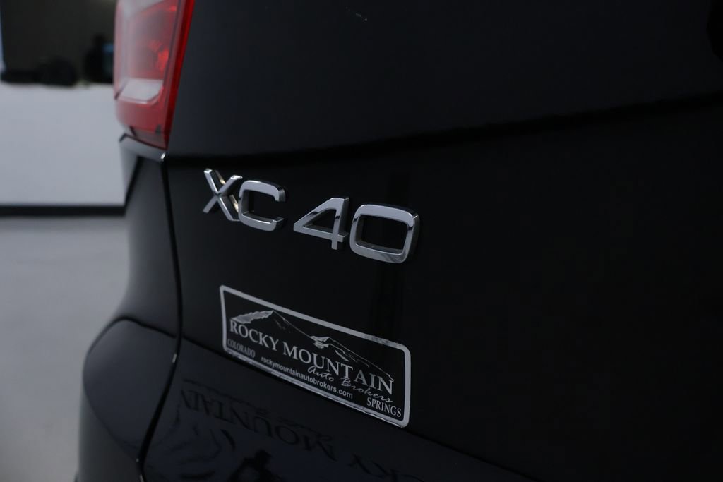 Used 2019 Volvo XC40 T5 R-Design image 10