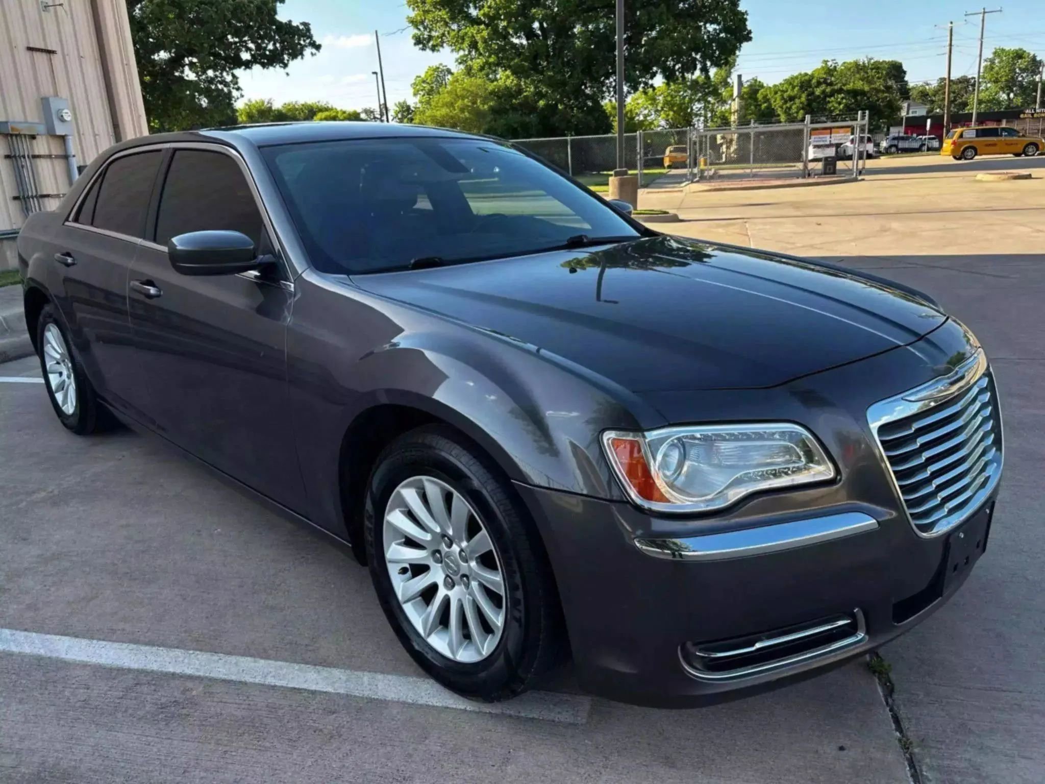 Used 2013 Chrysler 300 image 3