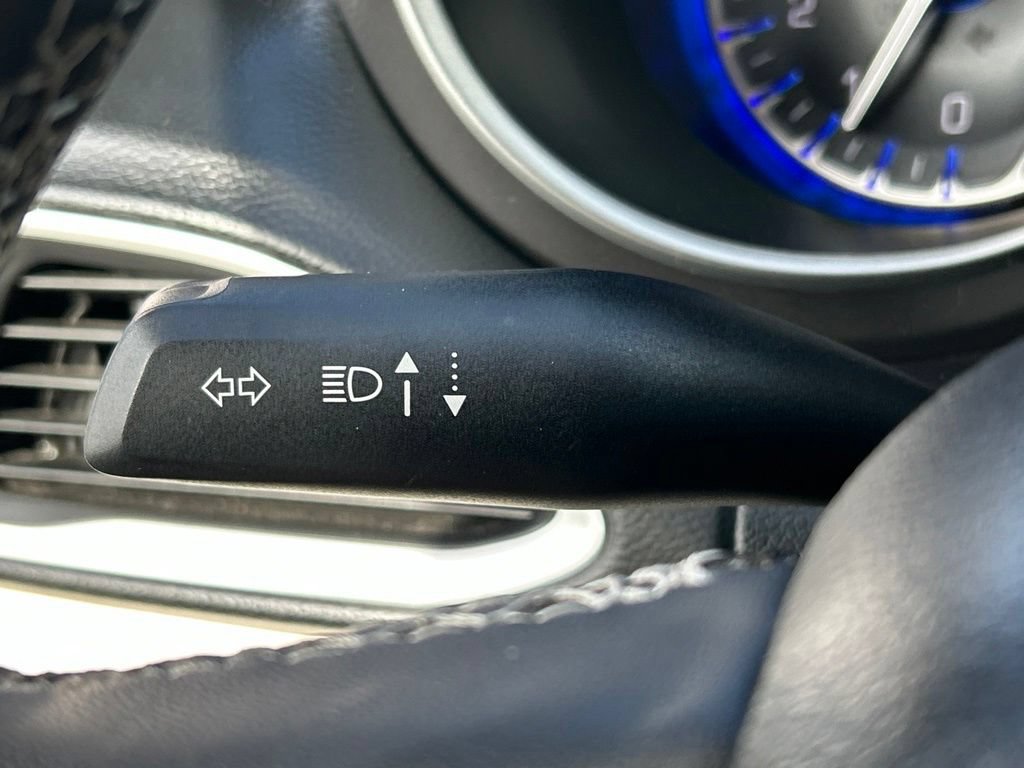 Used 2024 Chrysler Pacifica Touring-L FWD image 21