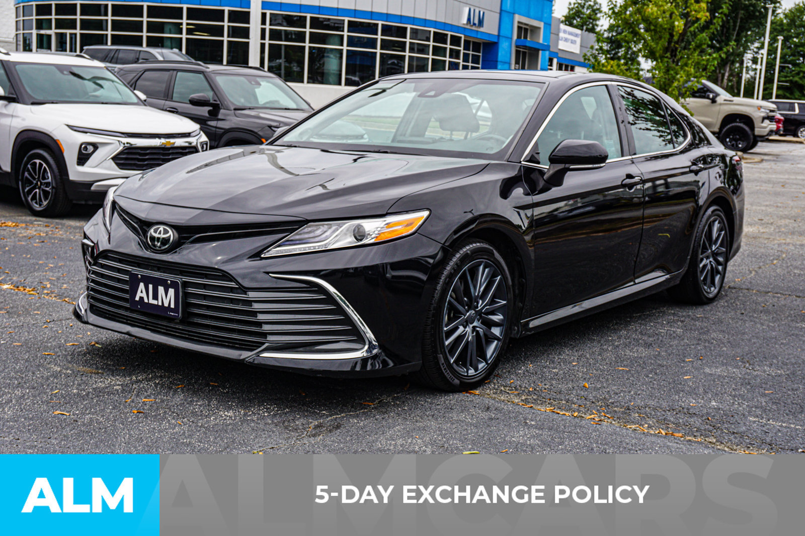 Used 2023 Toyota Camry XLE w/ Navigation Package FWD image 4